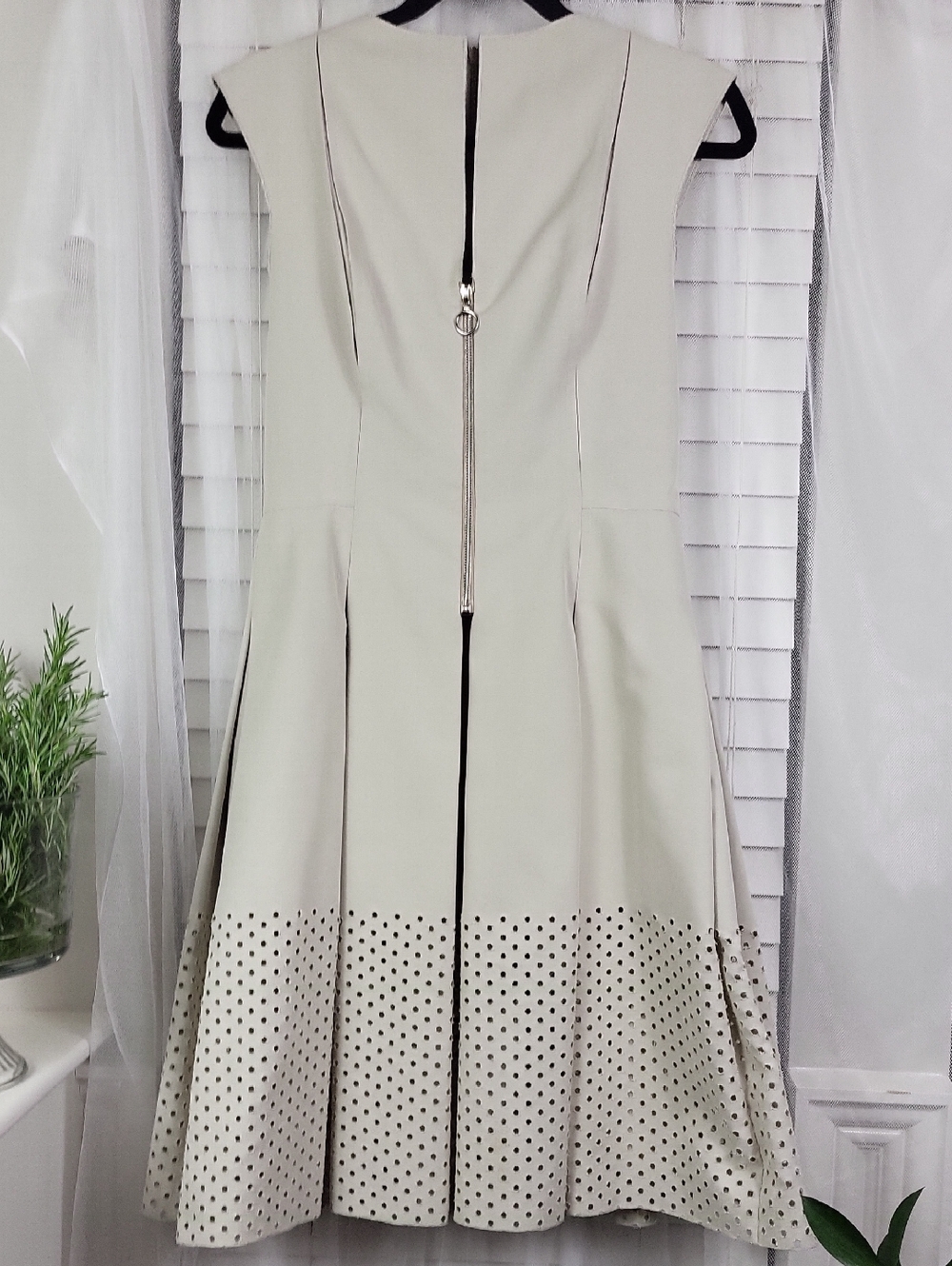Akris Cream Laser-Cut Midi Dress with Tassel Zip. Size 6 - Picture 2 of 16